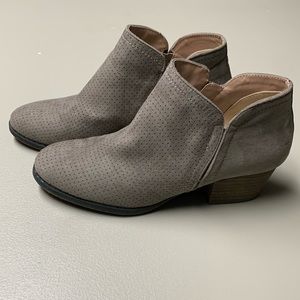 Women’s booties. Life Stride.